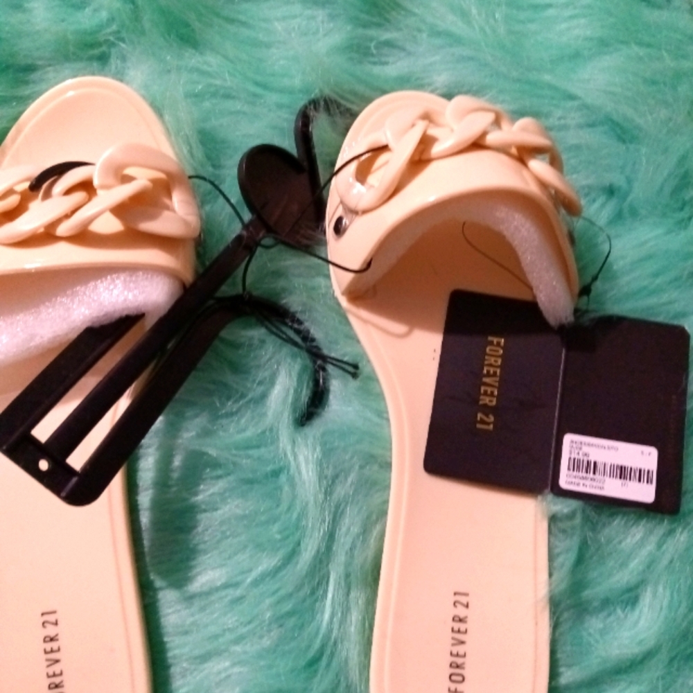 Forever 21 Sandals Color Nude NWT🎁